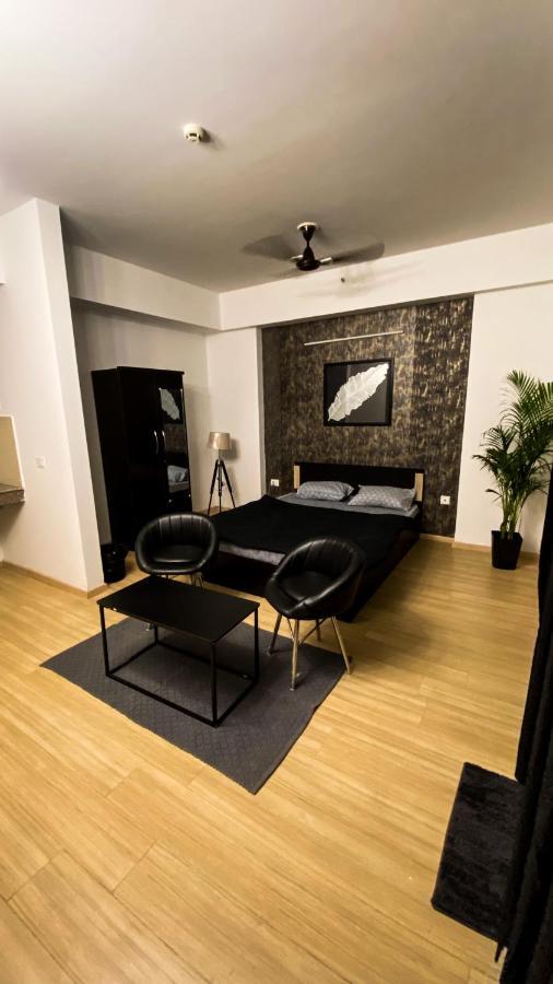 Black Pearl Dlf My Pad Lucknow Dış mekan fotoğraf